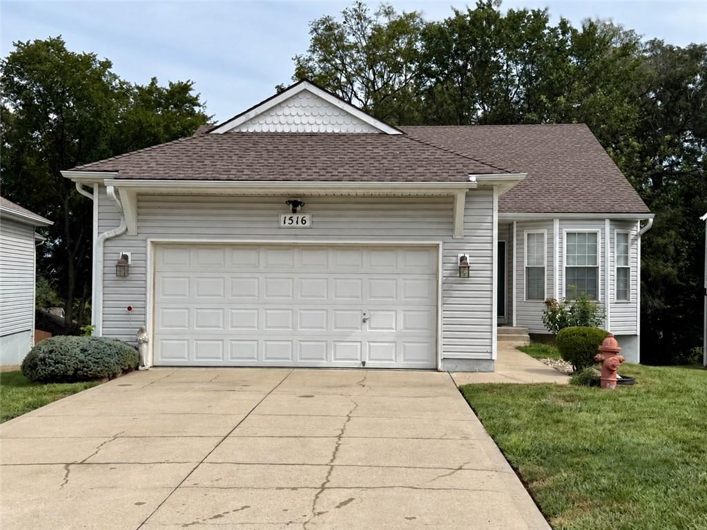 1516 NW Primrose Lane - Photo 1