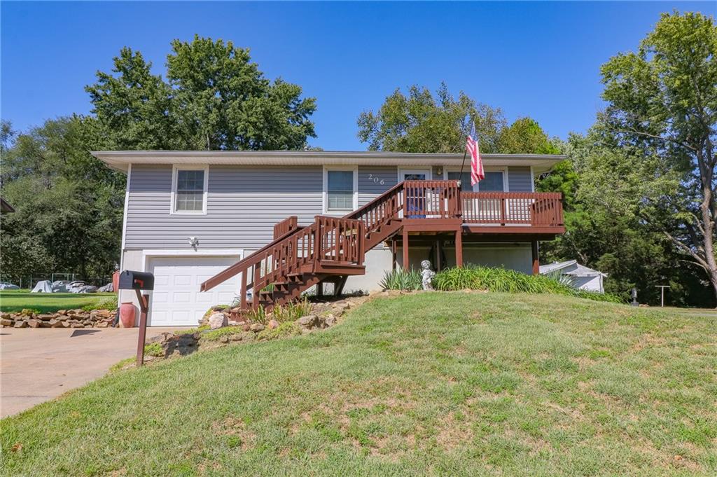 206 W 7th Street - Photo 1