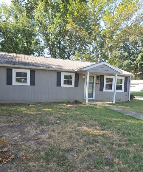 901 E Maple Street - Photo 1