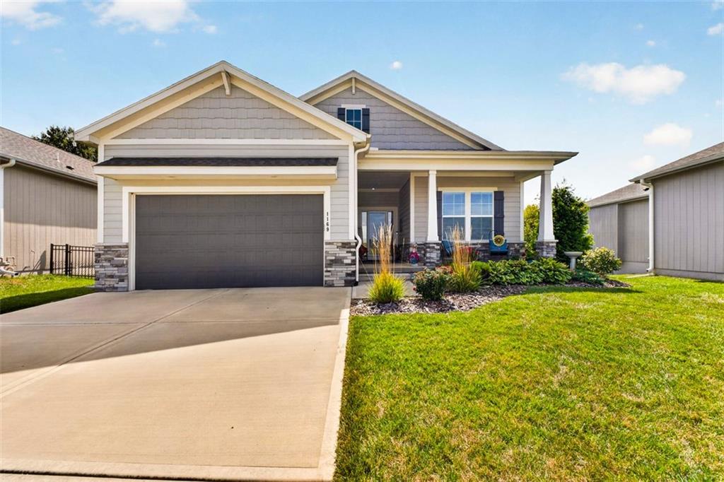1169 SW Whitby Drive - Photo 1