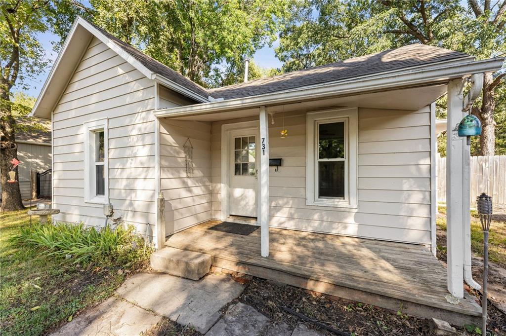 731 S Locust Street - Photo 1