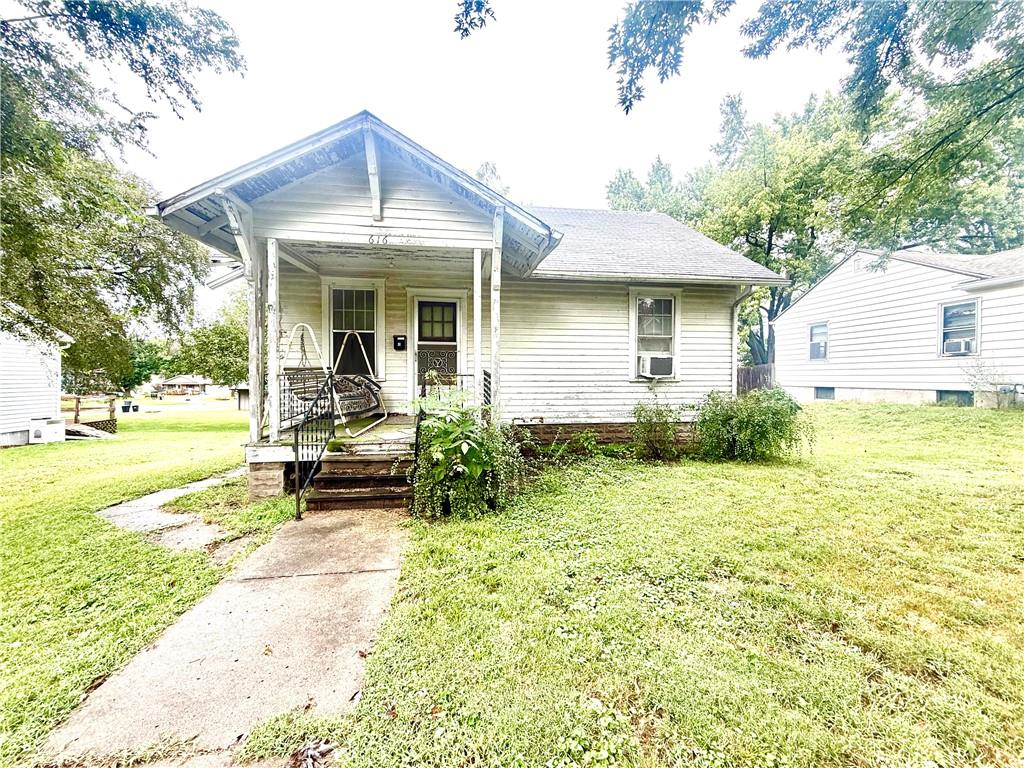 616 S Walnut Street - Photo 1