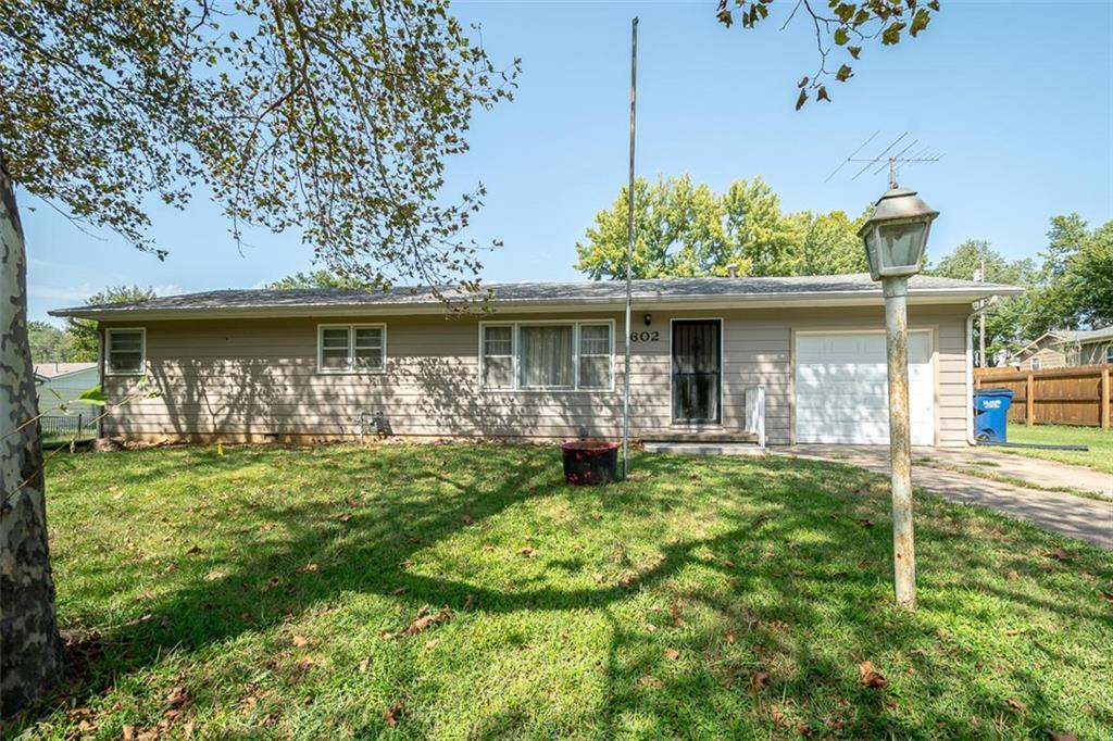 602 Warren Street - Photo 1