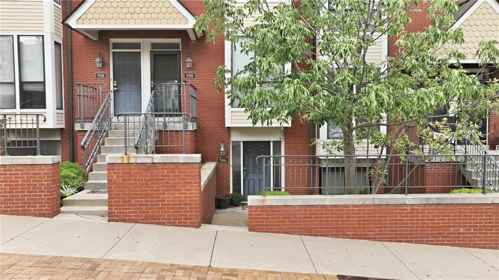 506 W 10th Street - Photo 1
