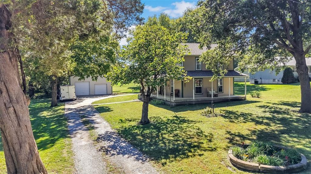 301 Oak Street W - Photo 1