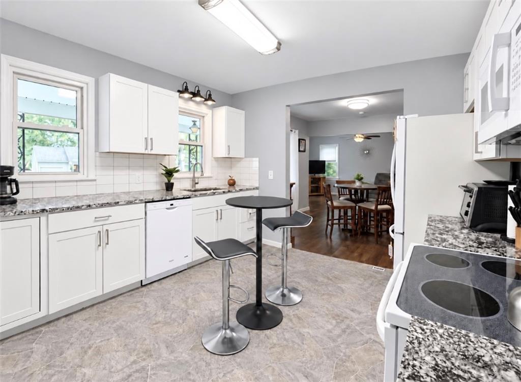 216 Moss Avenue - Photo 1