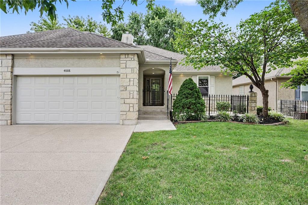 4008 SW HOMESTEAD Drive - Photo 1