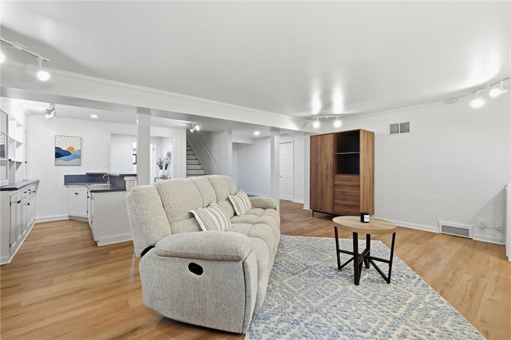 Thumbnail 36