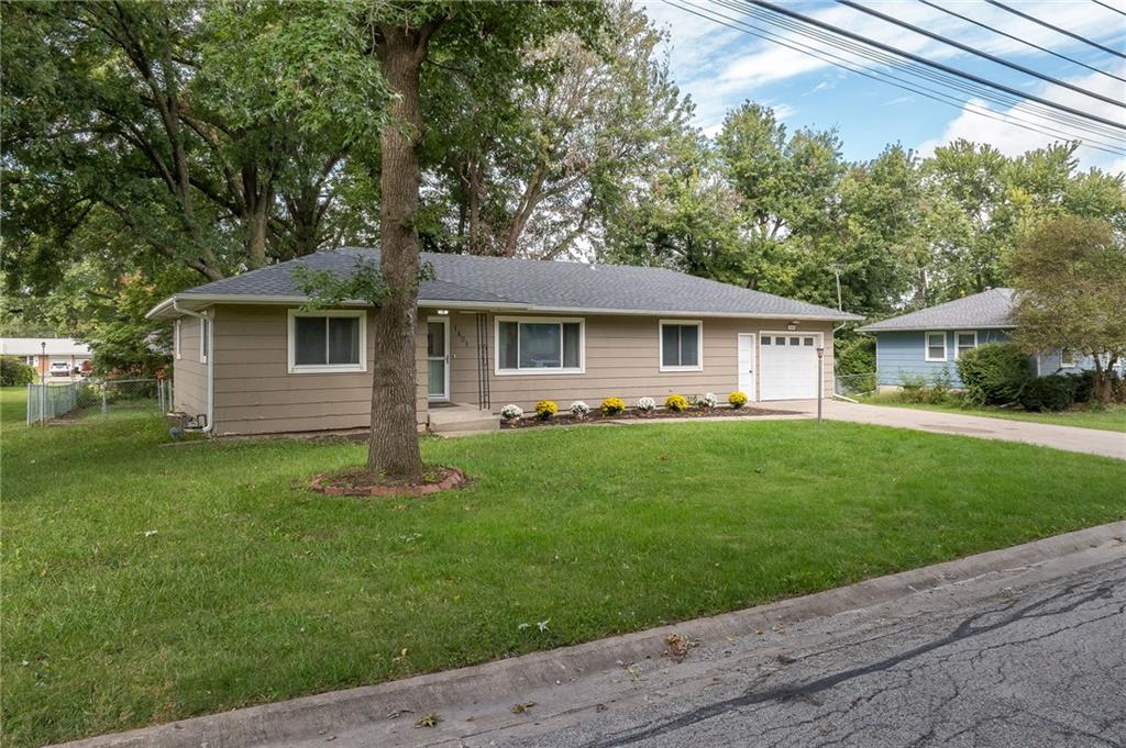 1401 N Howenstien Avenue - Photo 1