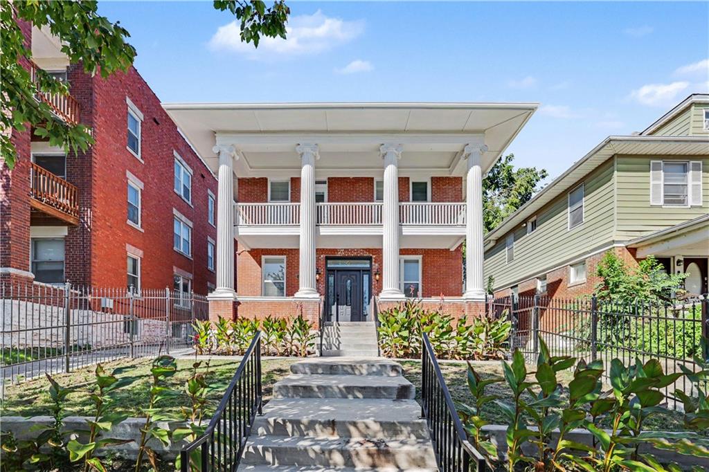 300 W 34 Street - Photo 1