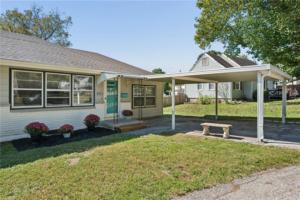 801 W 27th Street S - Photo 1