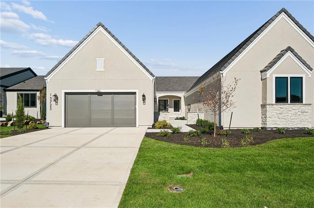 13725 Pembroke Lane - Photo 1