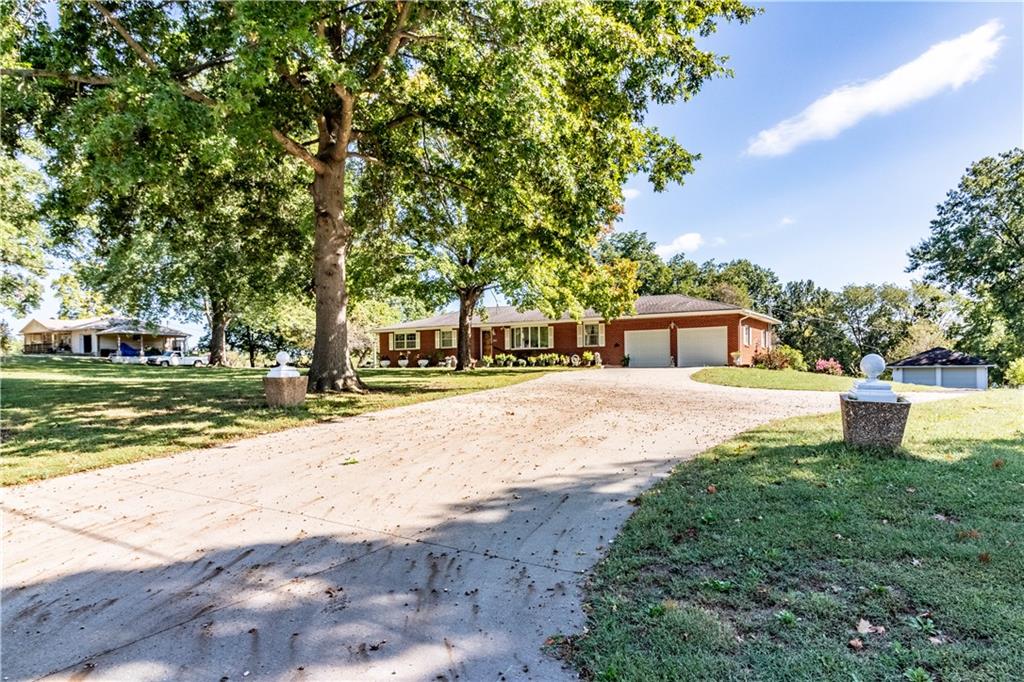 225 S County Line Road - Photo 1
