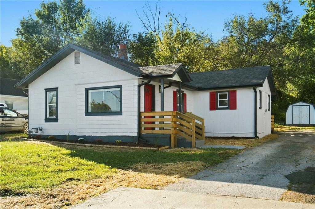 15023 E Truman Road - Photo 1