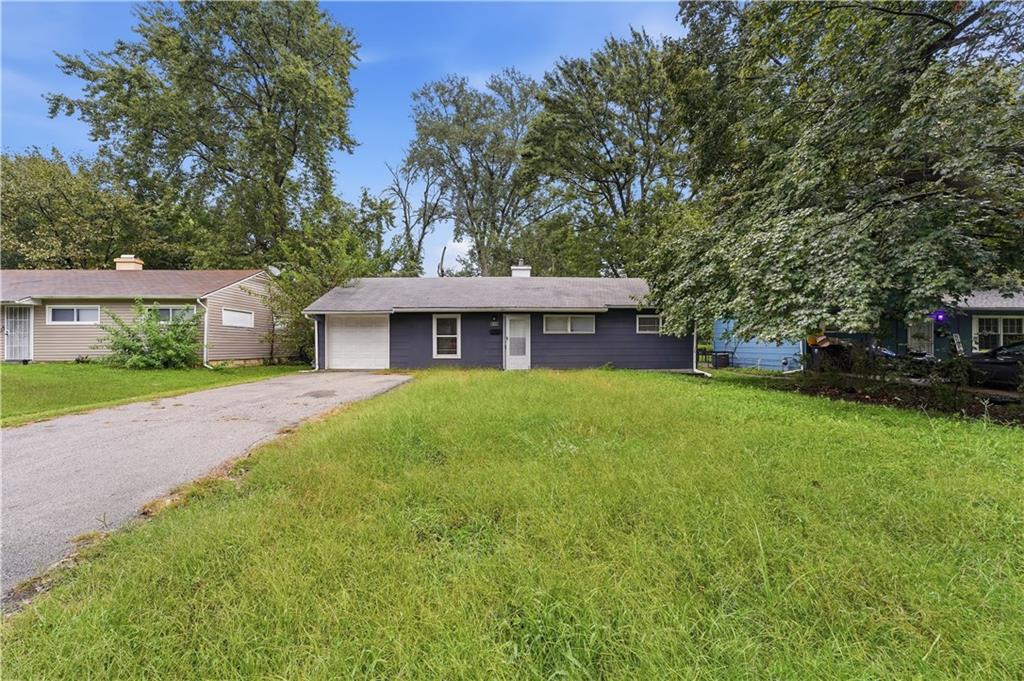 10923 Bennington Avenue - Photo 1
