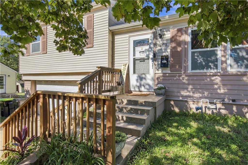 16108 E 32nd Street S - Photo 1