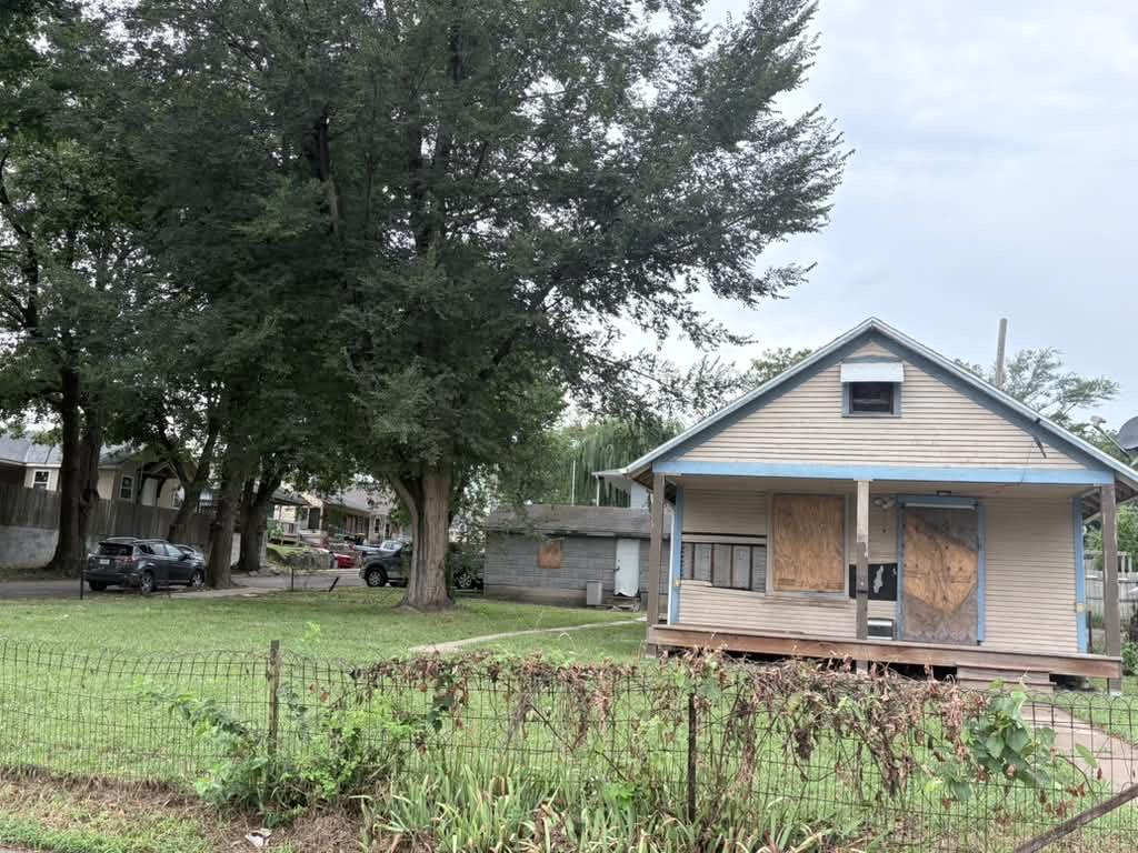 1638 Ewing Avenue - Photo 1
