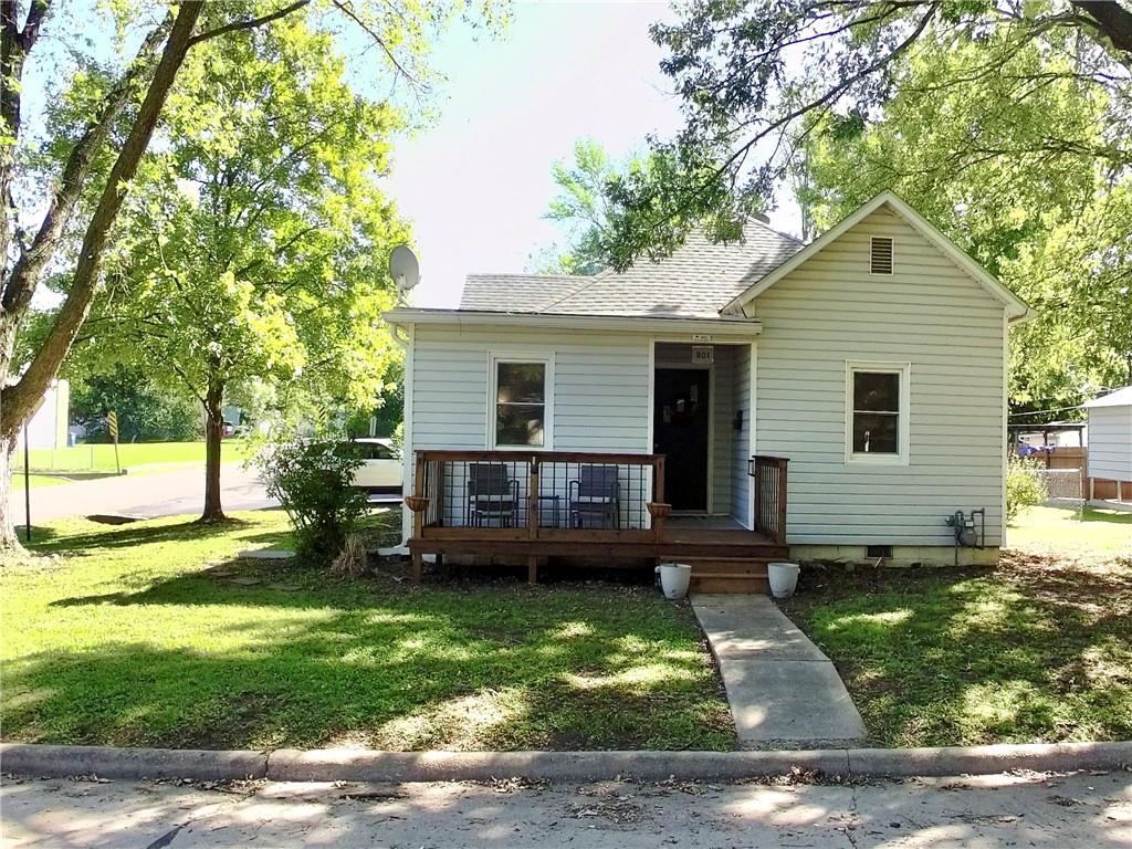 901 W 4th Street - Photo 1