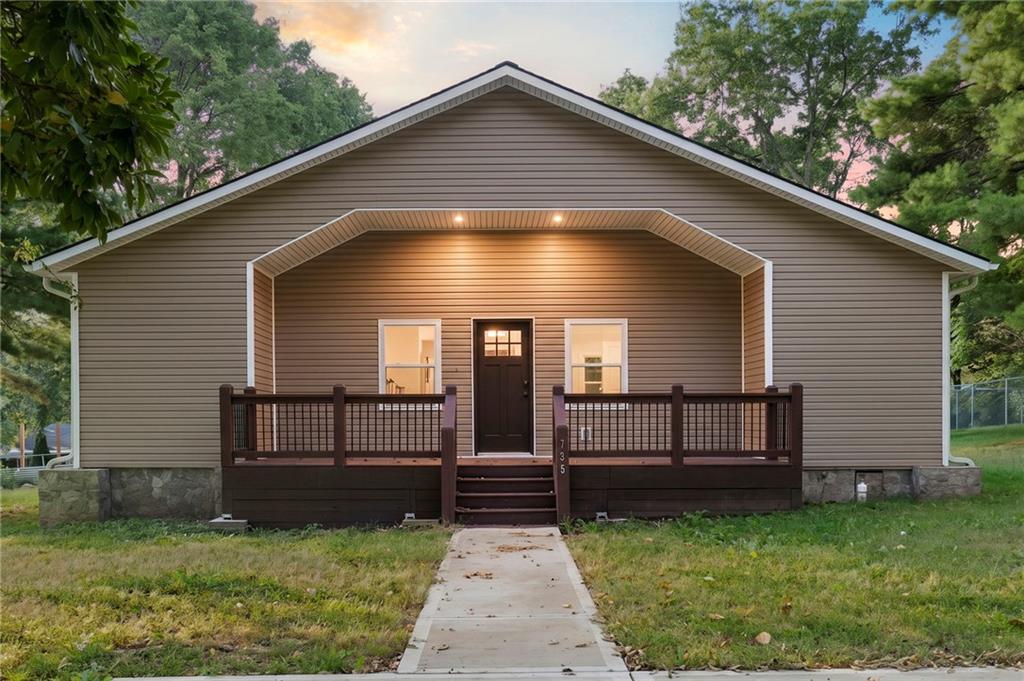 735 E Devon Street - Photo 1