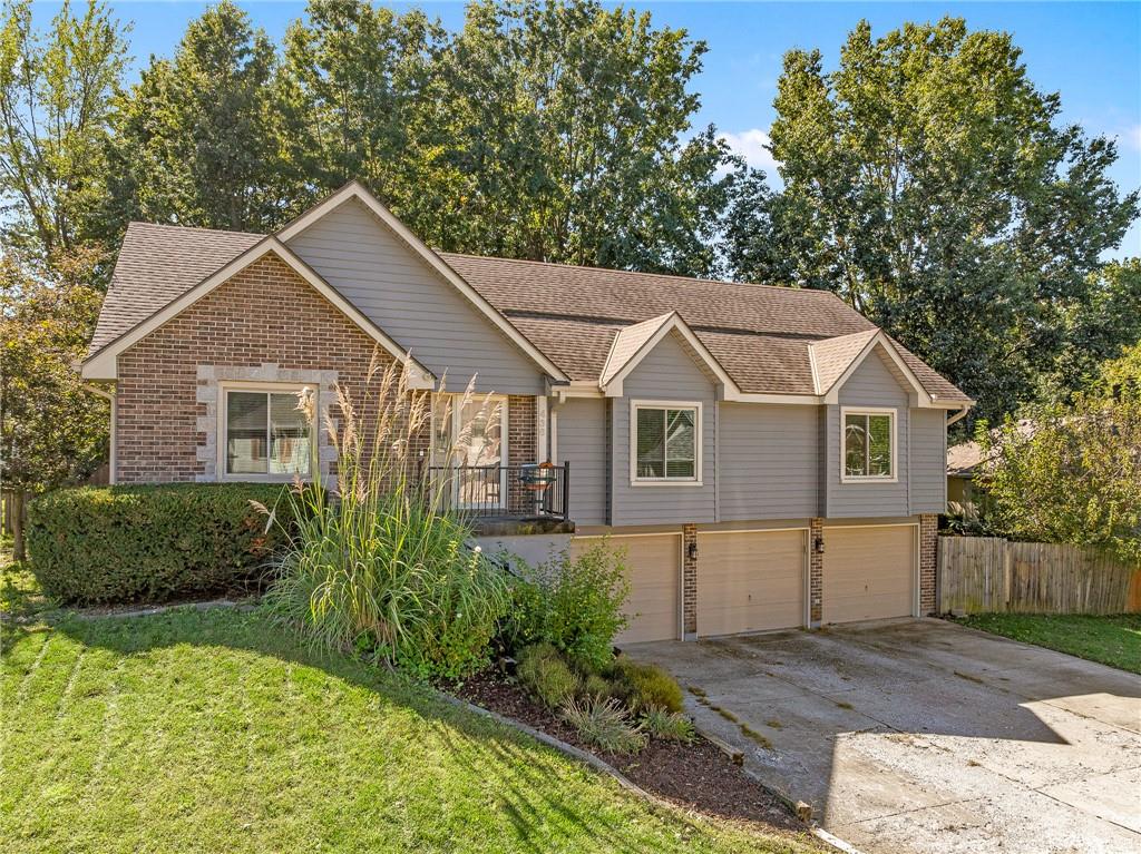 436 NW Eastwood Drive - Photo 1