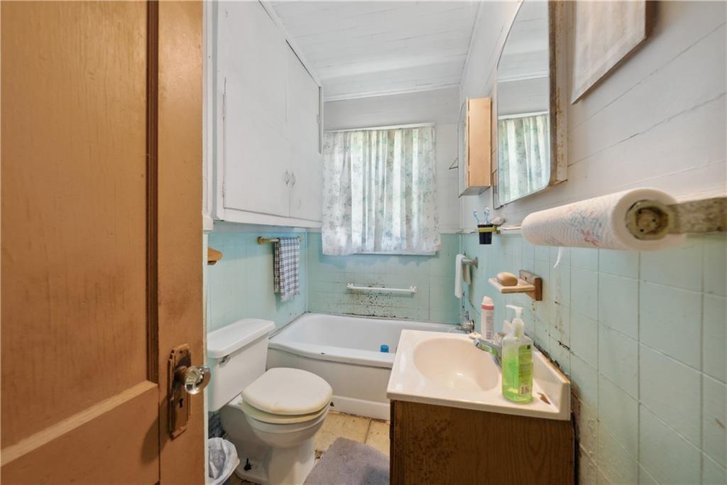 Image 17 of 20 - 555 COUNTY ROAD 129