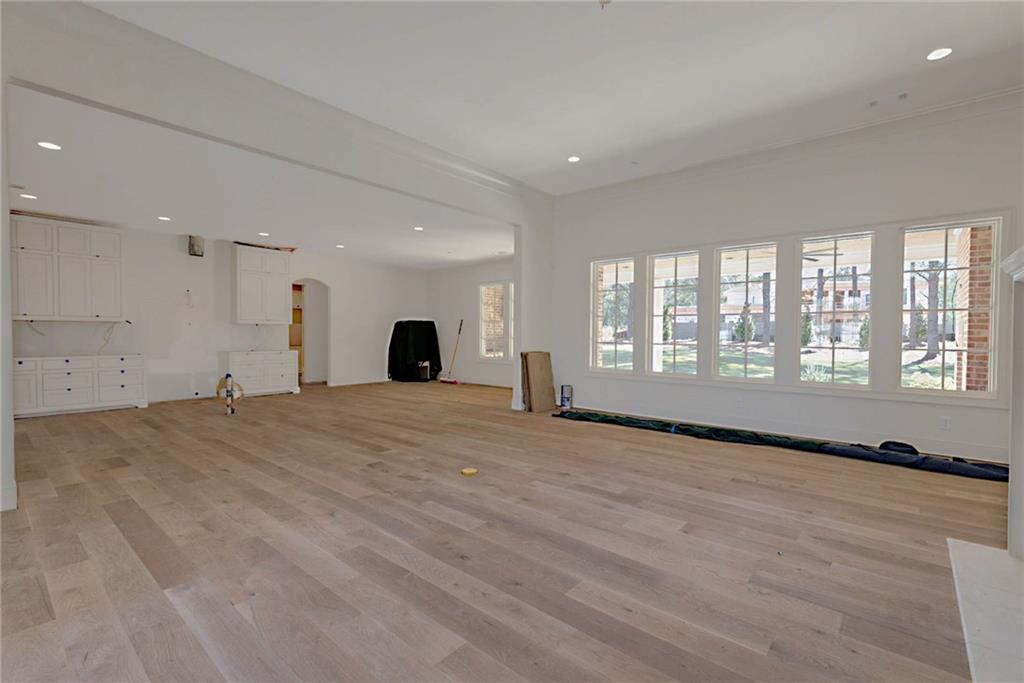 Image 11 of 29 - 880 KENTWOOD DRIVE