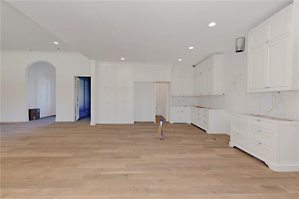 Image 12 of 29 - 880 KENTWOOD DRIVE