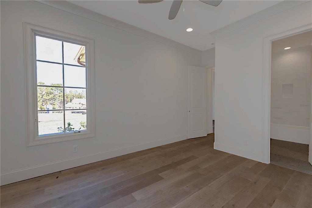 Image 18 of 29 - 880 KENTWOOD DRIVE