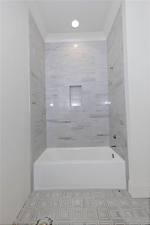 Image 19 of 29 - 880 KENTWOOD DRIVE