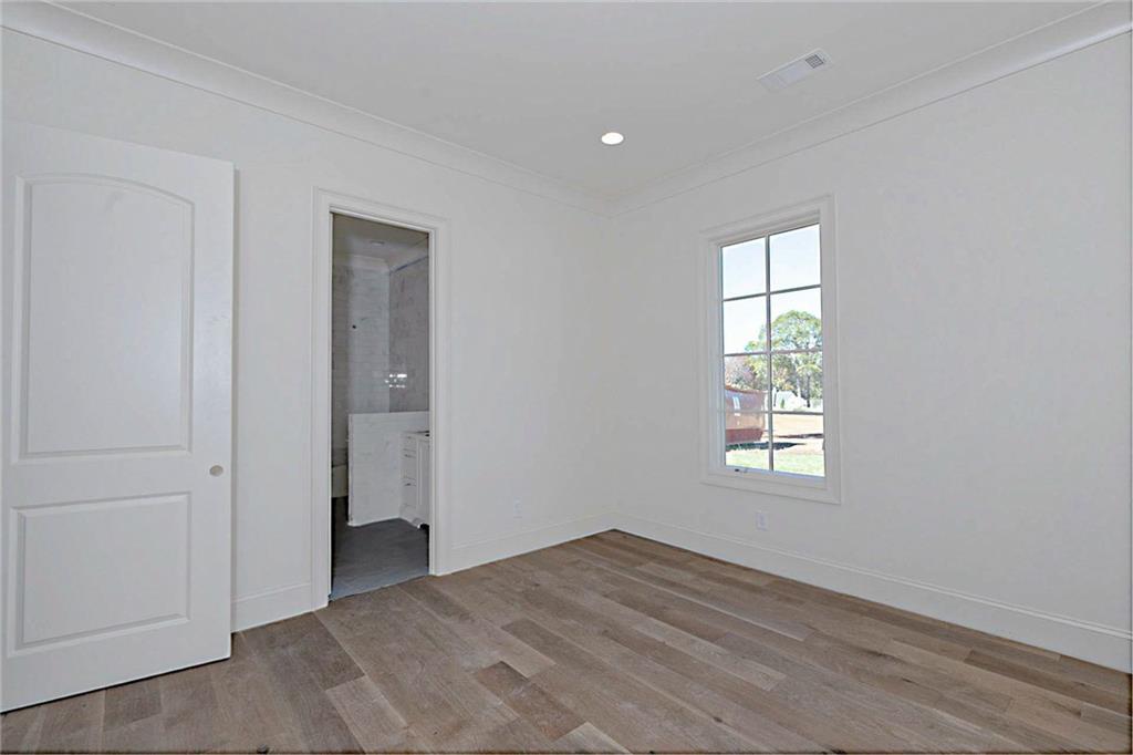 Image 20 of 29 - 880 KENTWOOD DRIVE