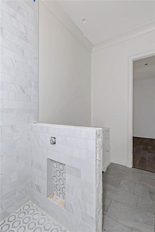 Image 21 of 29 - 880 KENTWOOD DRIVE