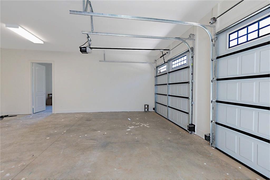 Image 26 of 29 - 880 KENTWOOD DRIVE