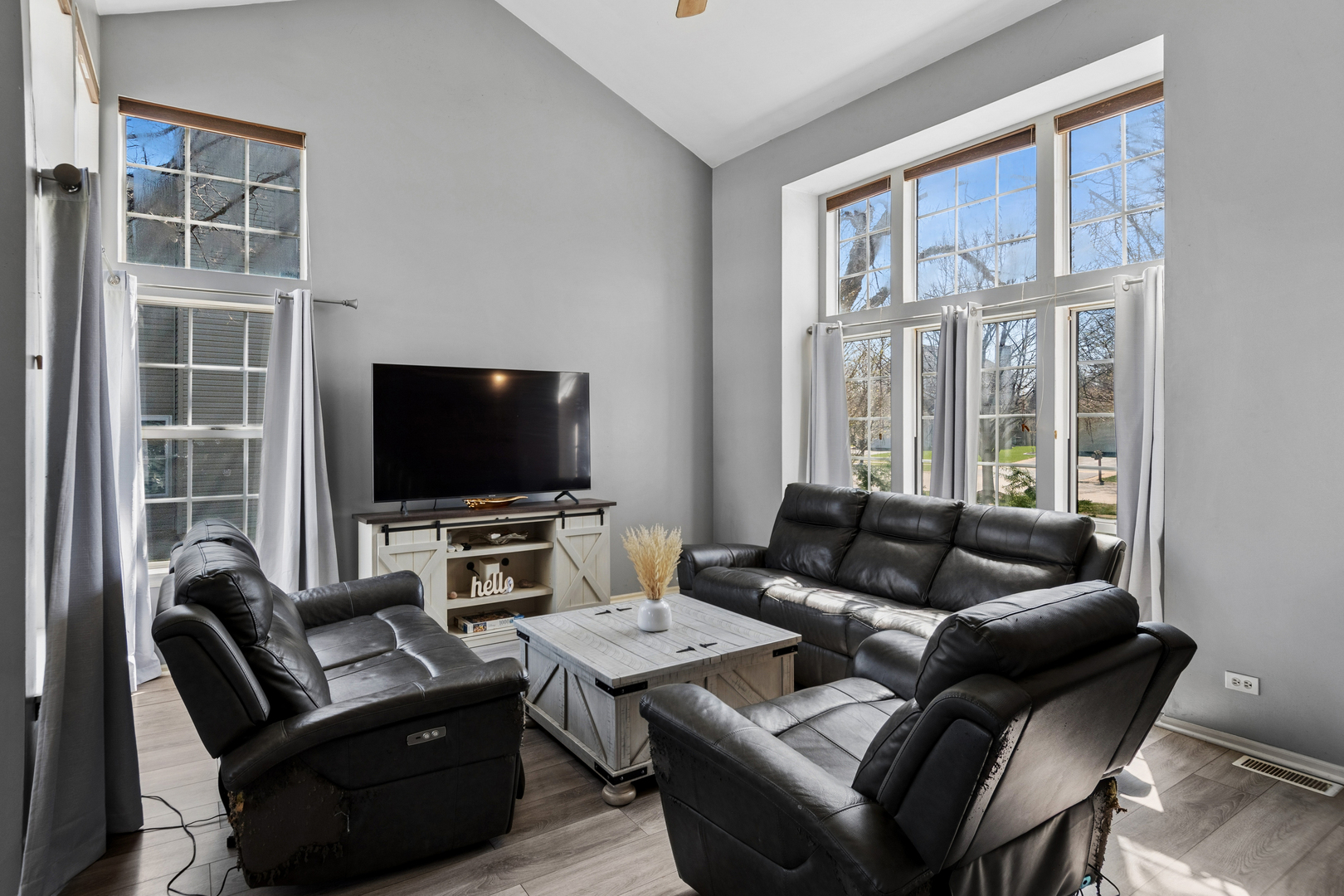 909 Brompton Circle photo 3