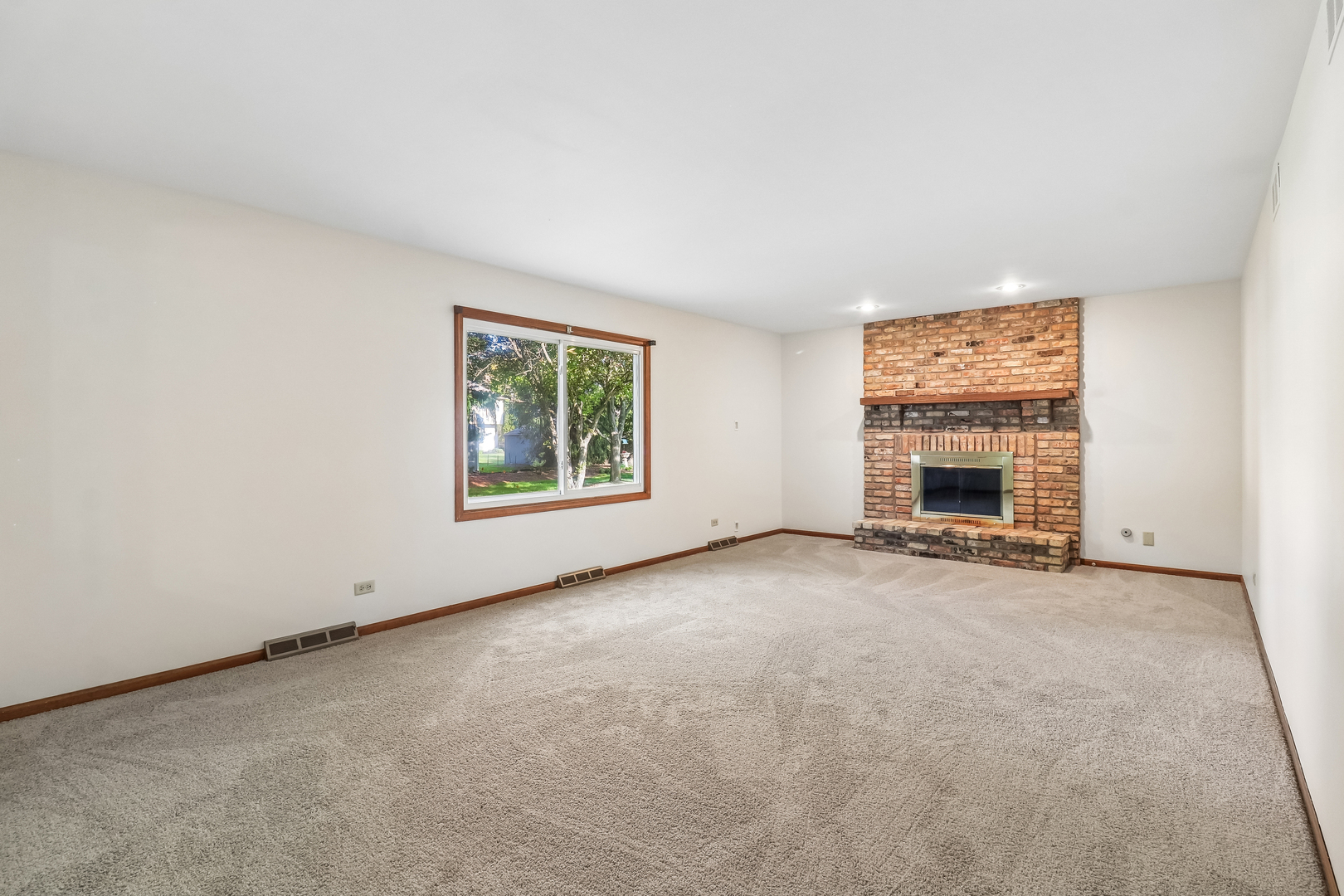 733 Buttonwood Circle photo 3