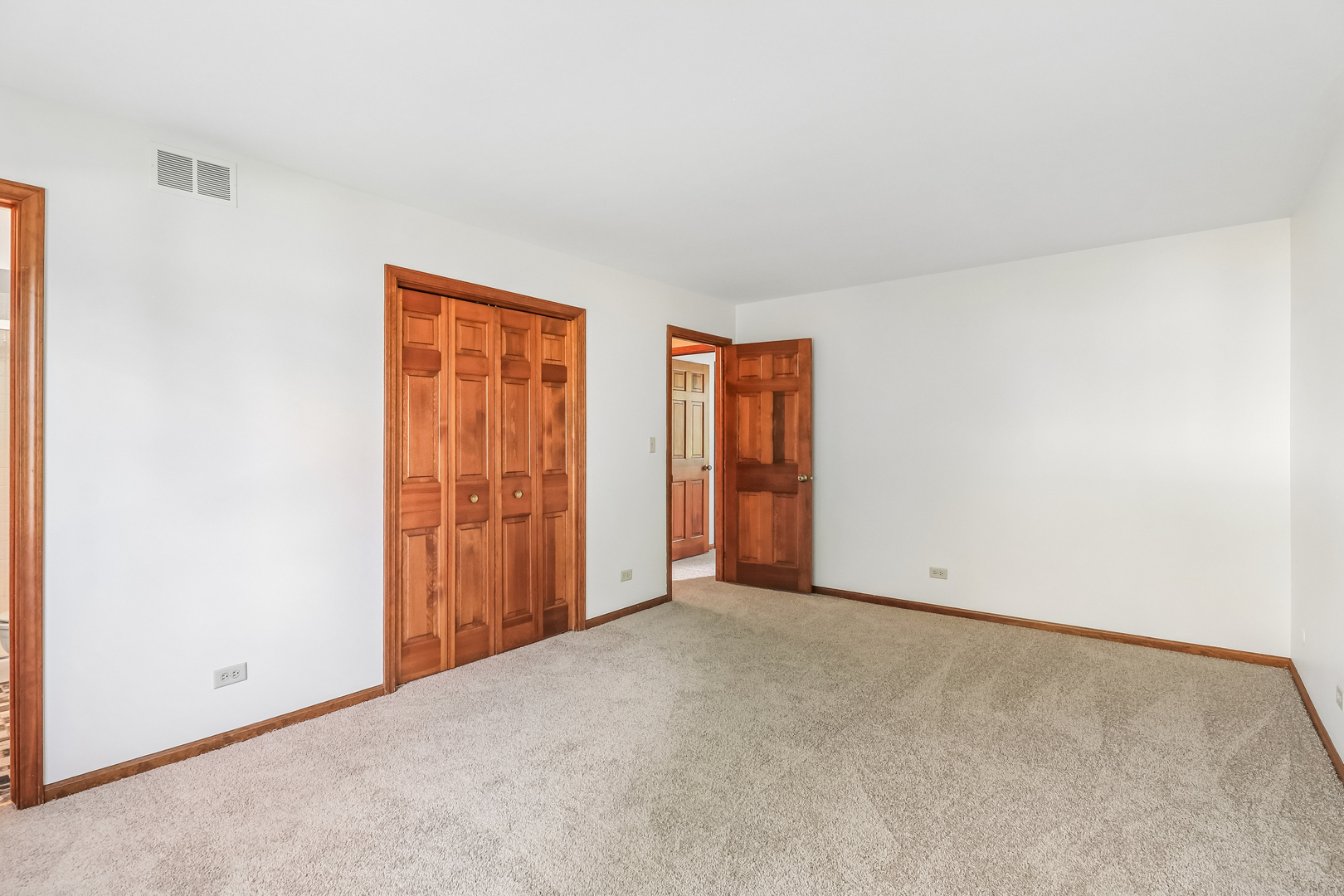 733 Buttonwood Circle photo 4