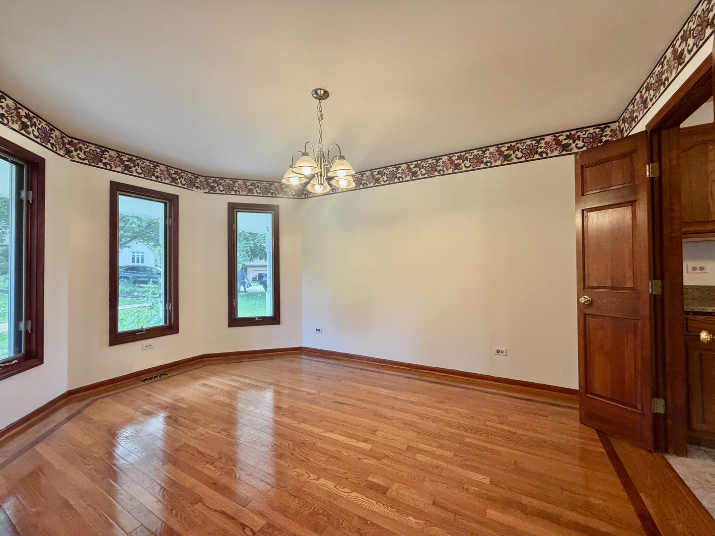 1 Genesee Court photo 3