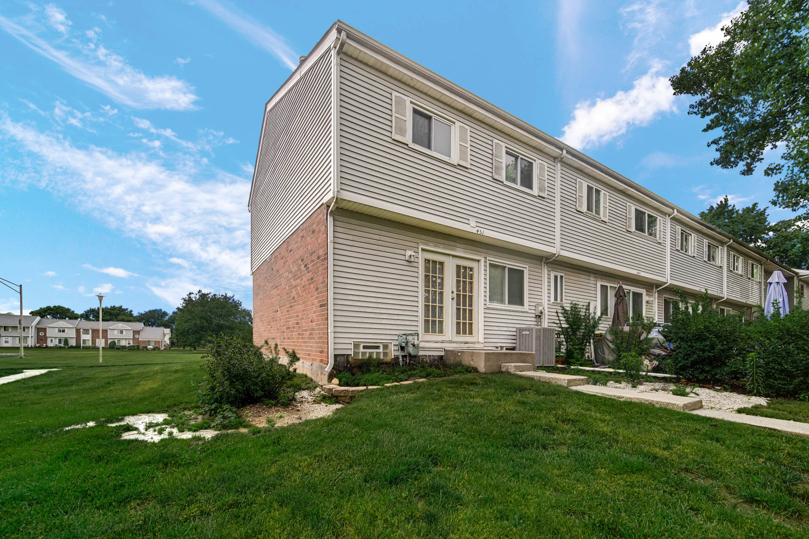 451 YORKSHIRE Square #451 photo 2