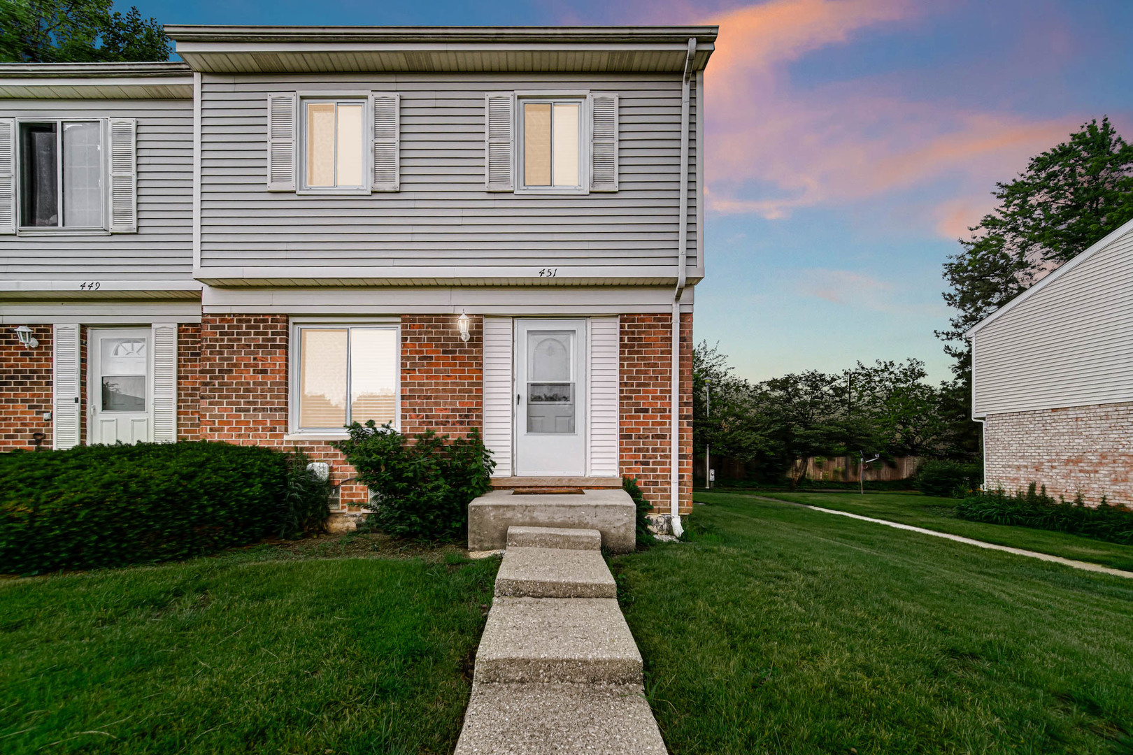 451 YORKSHIRE Square #451 photo 3