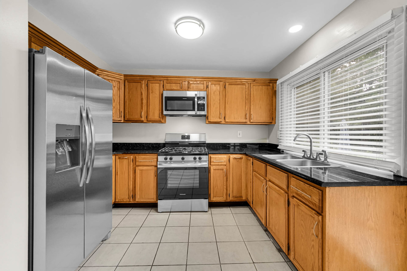 451 YORKSHIRE Square #451 photo 4