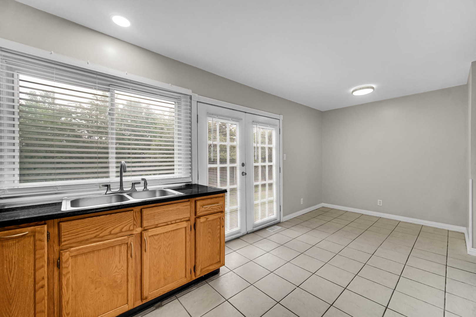 451 YORKSHIRE Square #451 photo 5