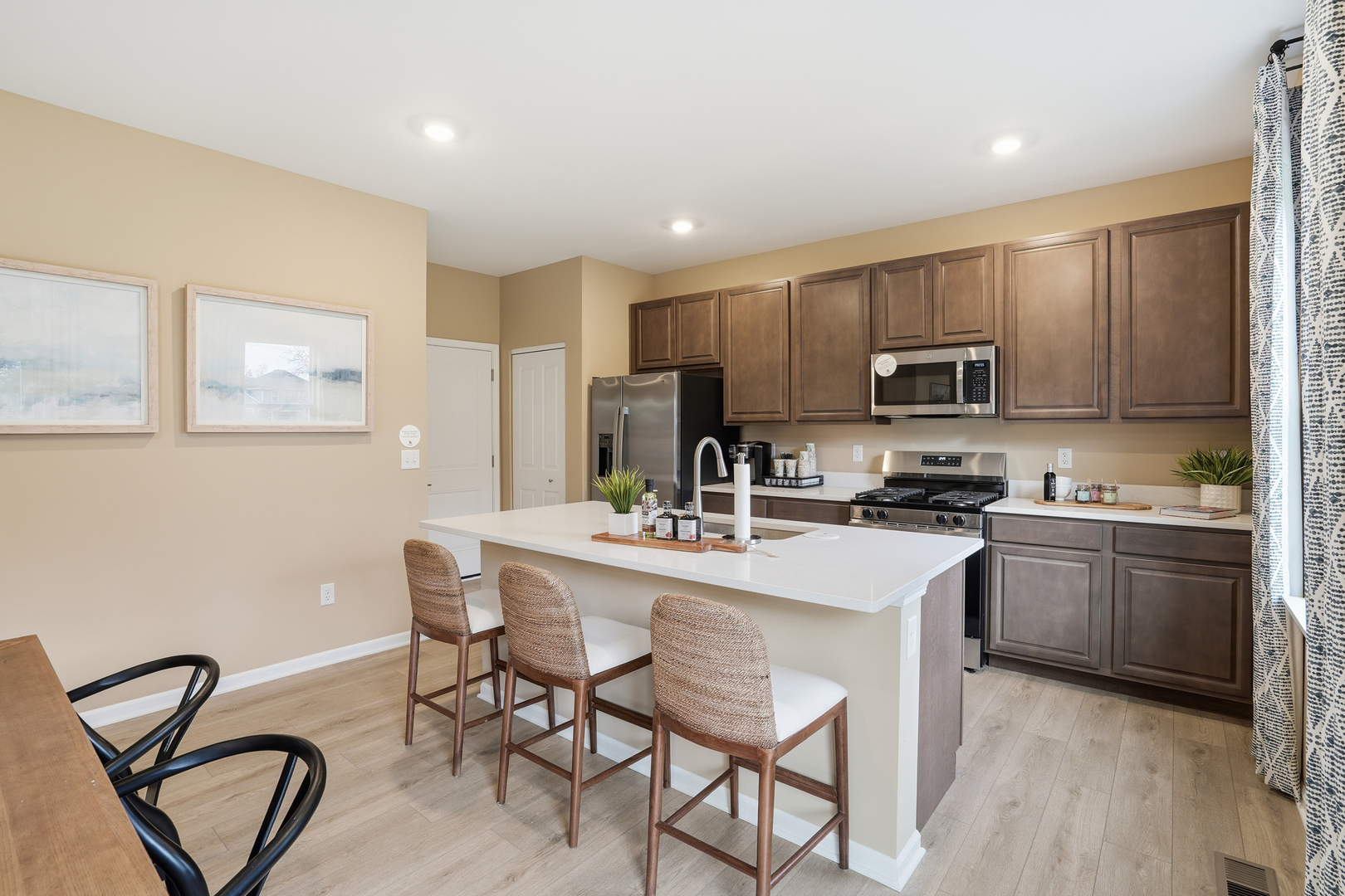 341 Danforth Drive photo 5