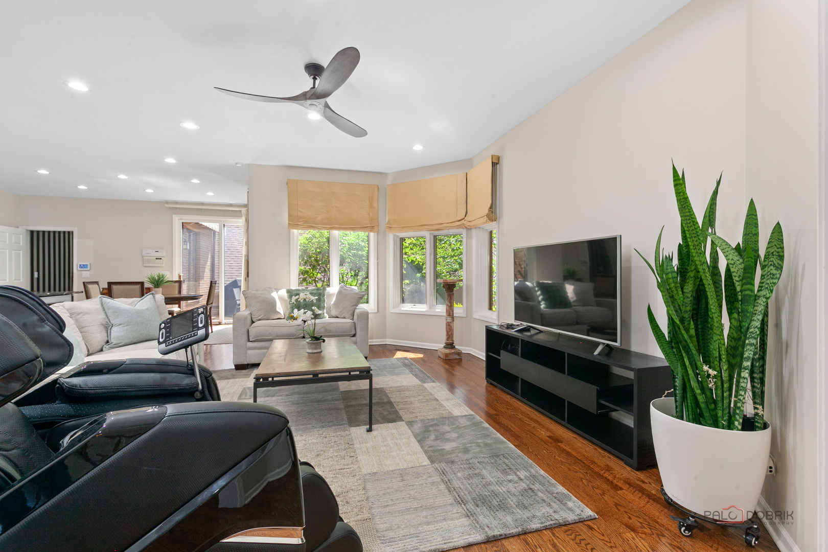 1302 Hawthorne Lane #1302 photo 4