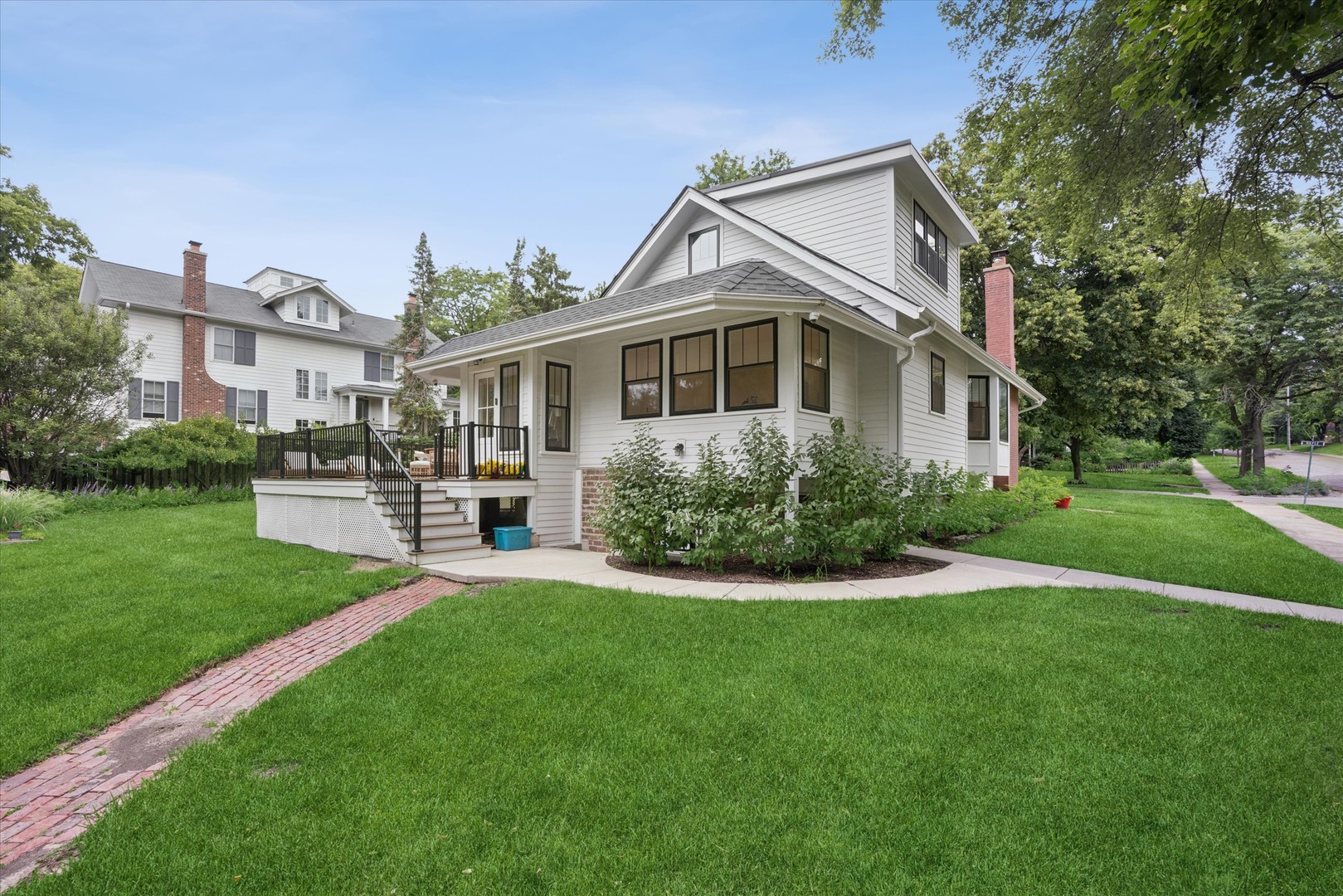 146 E Maple Street photo 2