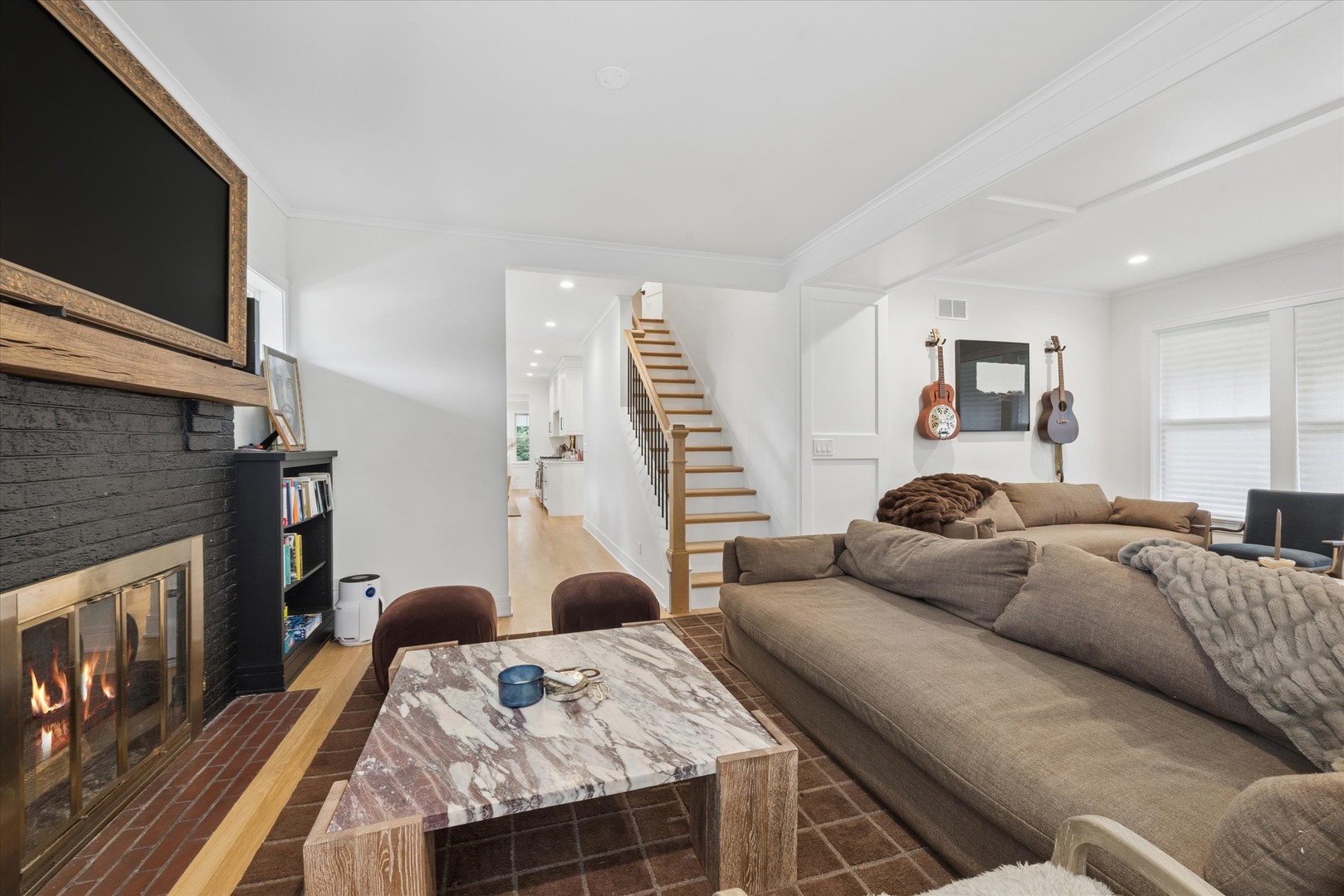 146 E Maple Street photo 3