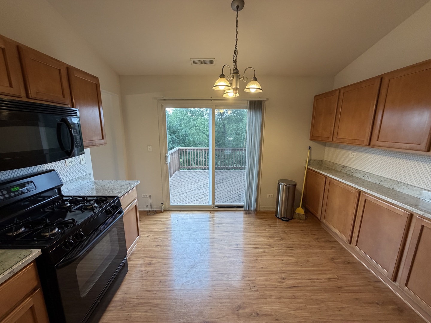 465 Metropolitan Street photo 3