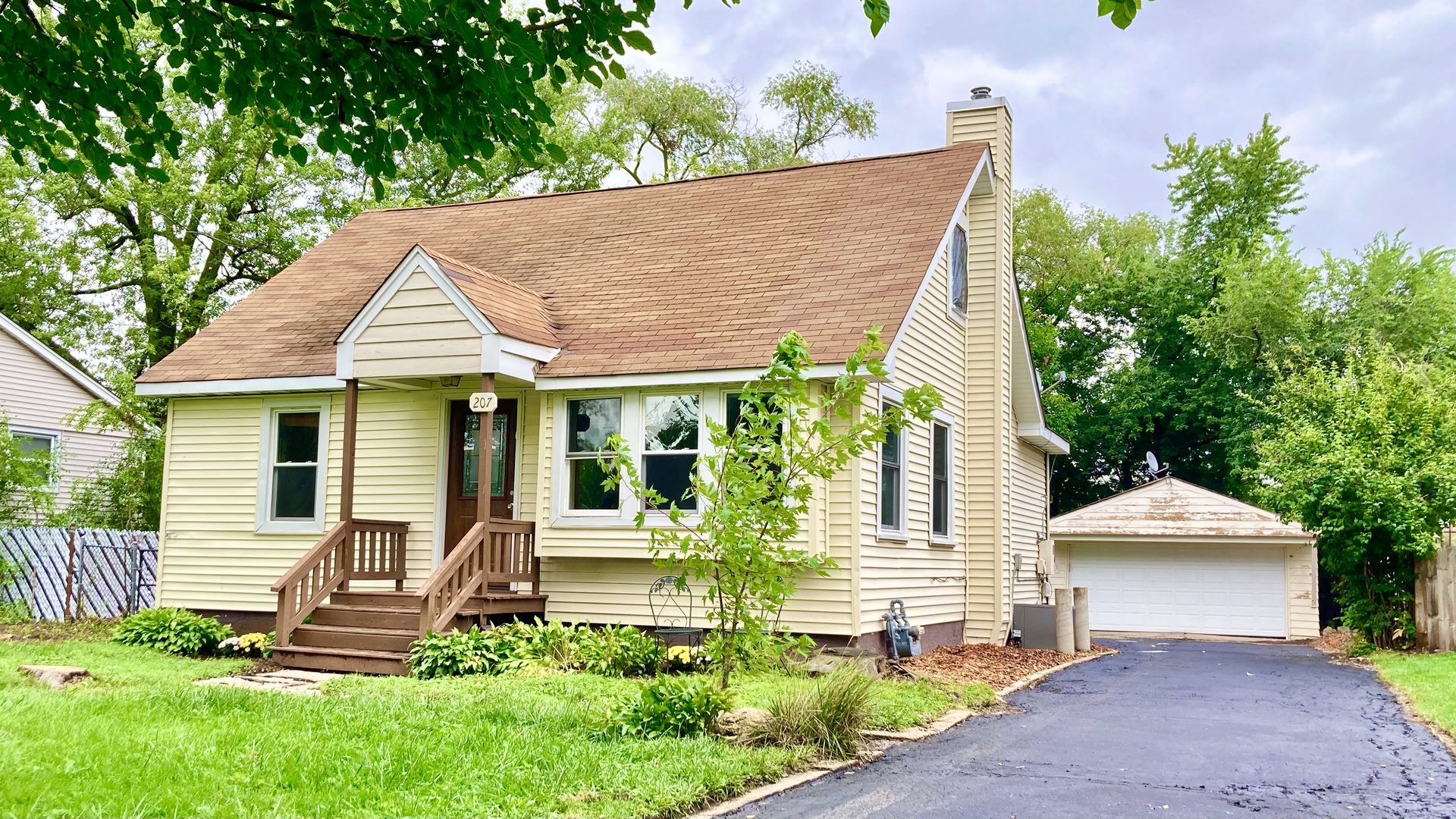 207 Village Road photo 2
