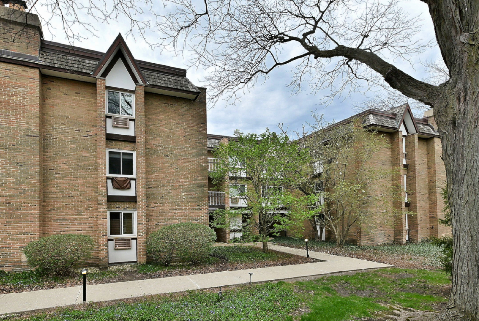 360 Claymoor Avenue #2E photo 2