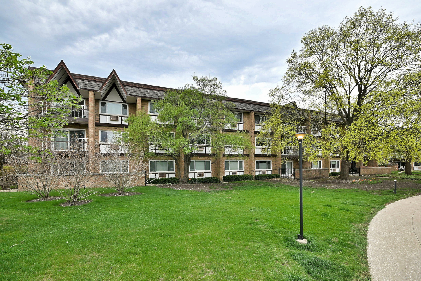 360 Claymoor Avenue #2E photo 4