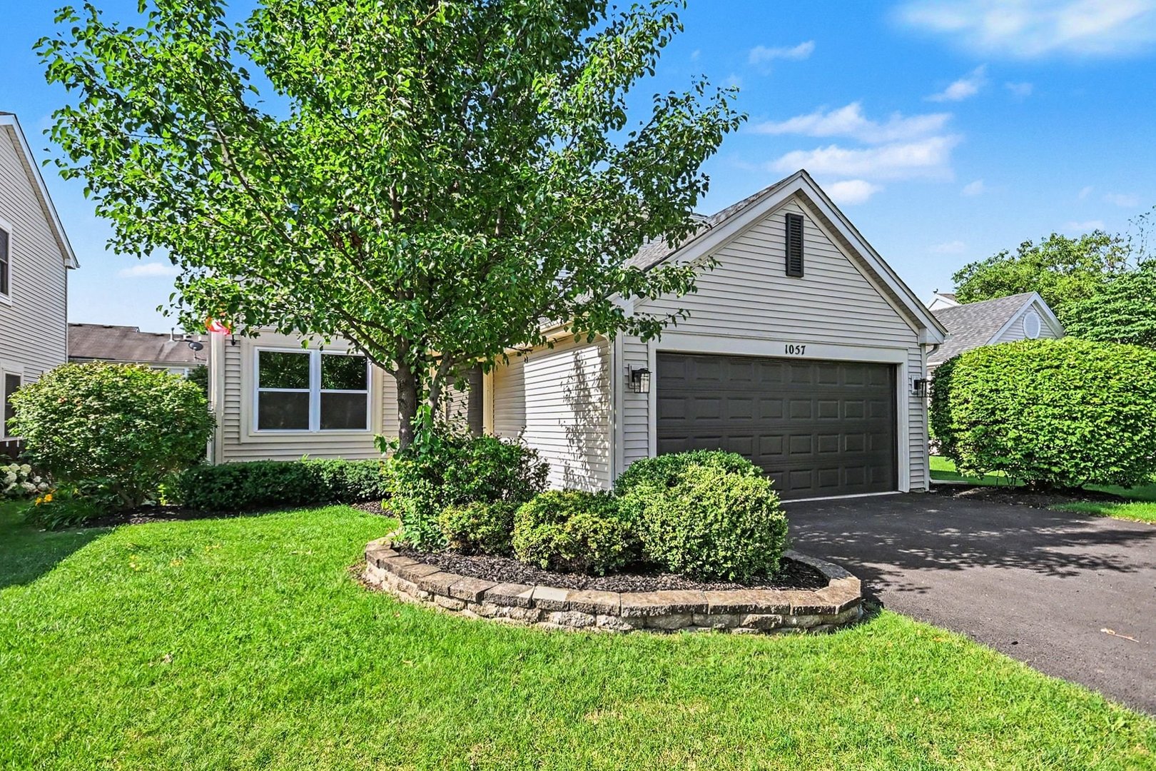 1057 Rosefield Lane photo 2