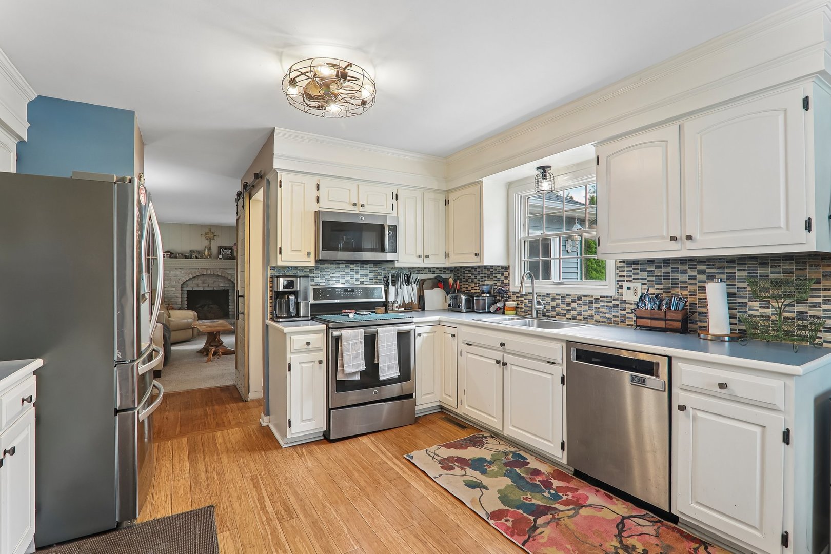 1644 Swallow Street photo 3
